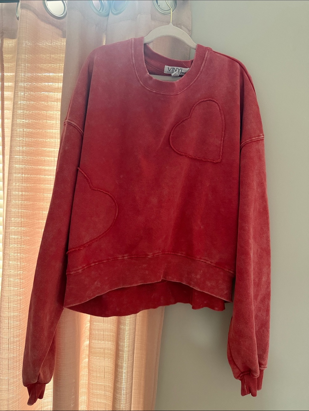 VINYL Heart Appliqué Washed Red Sweatshirt